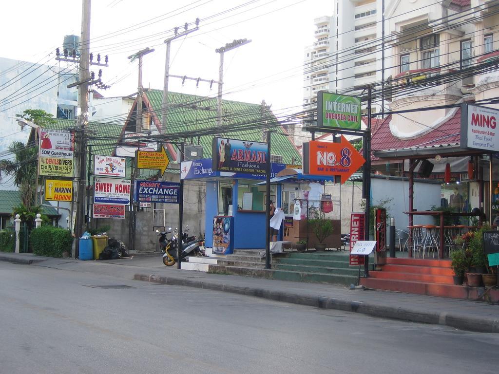 Andaman Place Guesthouse Patong Exterior photo