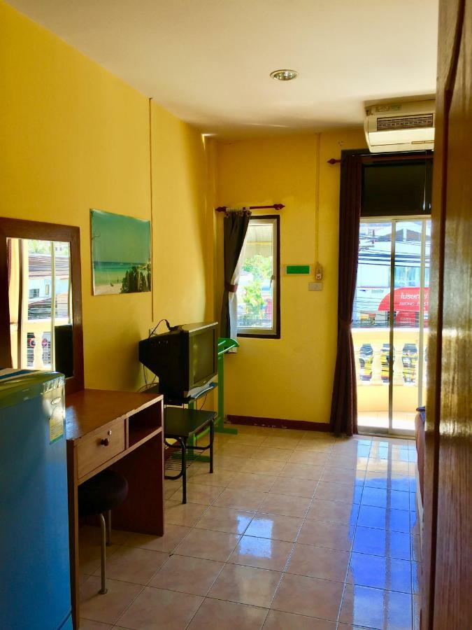 Andaman Place Guesthouse Patong Exterior photo